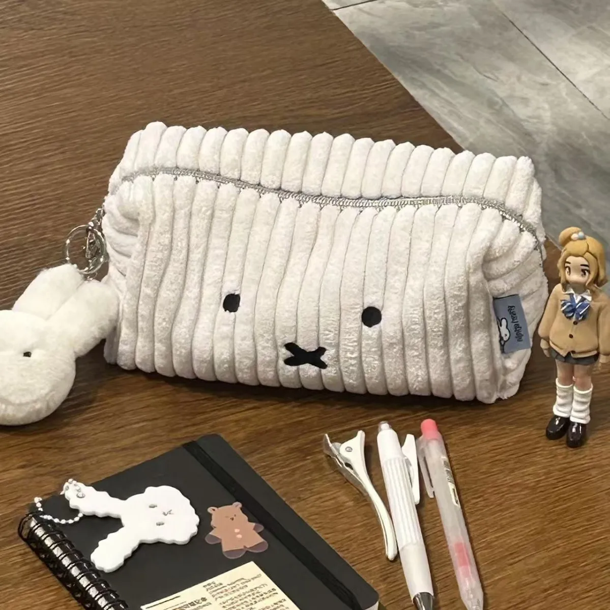 Pluszowy piórnik Miffy z mater – Stationery Supplier recenzja i cena